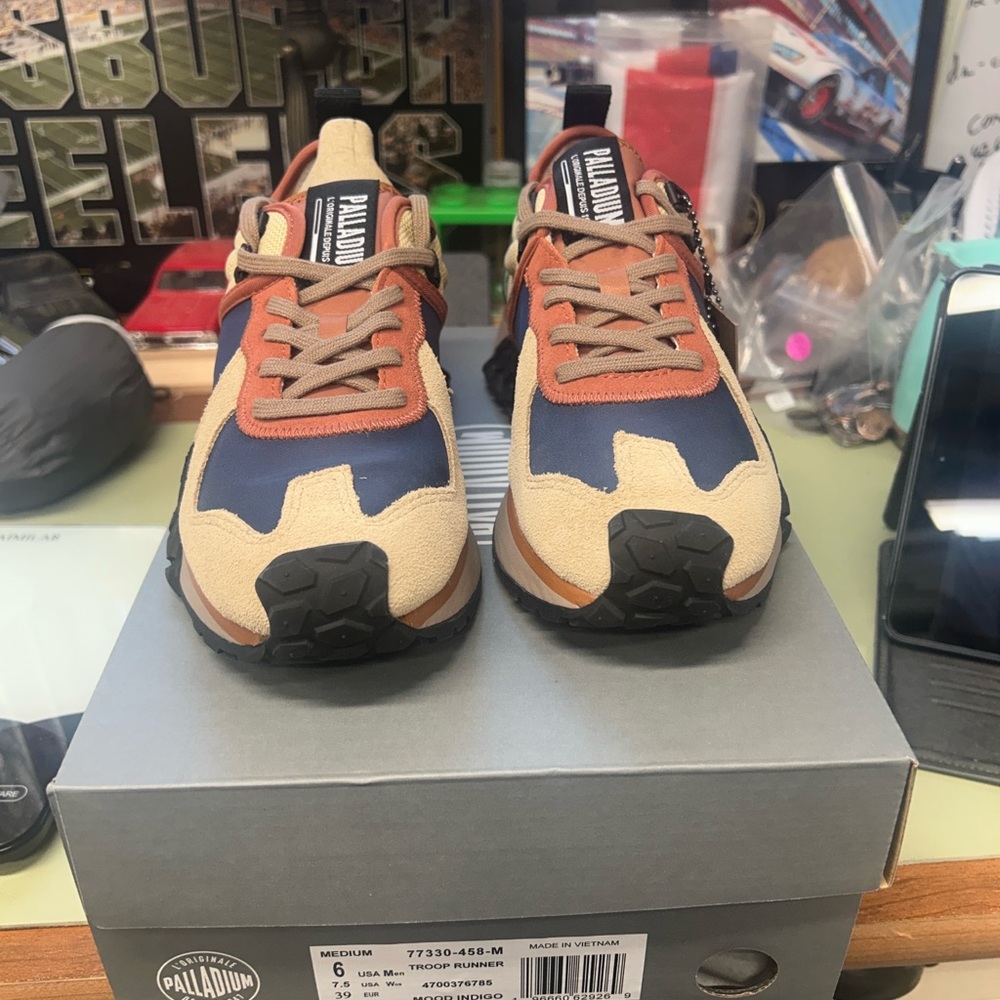 Palladium Men's Blue and Orange Sneakers